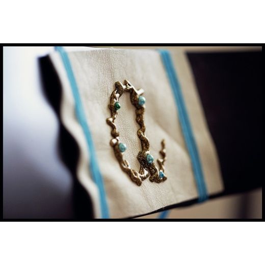 Blister pack of 16 Oval glitter sticks for low temperature gun, assorted (gold, silver)