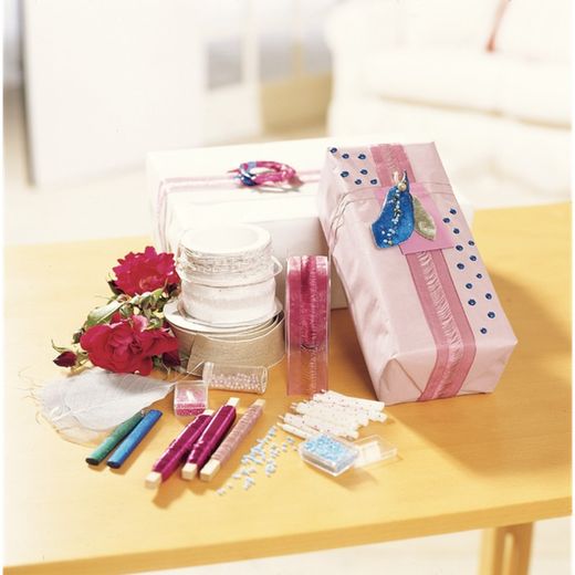 Blister pack of 16 Oval glue sticks for low temperature gun, transparent