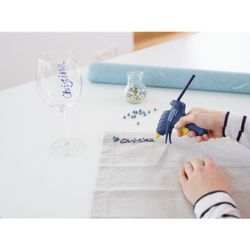 Confezione blister da 36 stick di colla universali D7, assortiti (nero/bianco/blu viola/ciano/magenta)