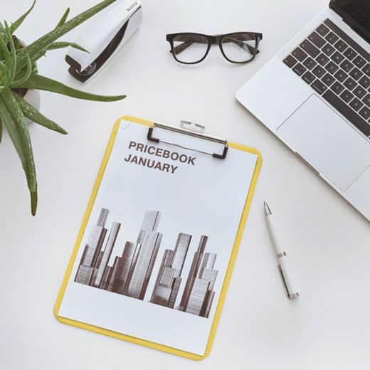 Teczka WOW z metalowym klipsem. Wykonane w PS. DIN A4. żółty