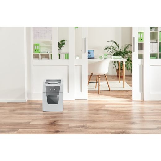 IQ Auto+ Aktenvernichter für kleine Büros 100 P4, automatischer Einzug, weiß