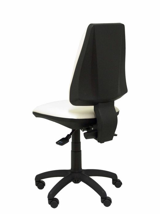 Modelo 14S  Silla de oficina ergonómica con mecanismo asincro, regulable en altura y ruedas de nailon  Asiento y respaldo tapizados en similpiel color blanco