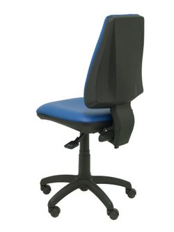 Modelo 14S  Silla de oficina ergonómica con mecanismo sincro, regulable en altura y ruedas de nailon  Asiento y respaldo tapizados en similpiel color azul