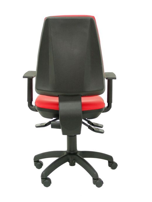 Modelo 14S  Silla de oficina ergonómica con mecanismo sincro, regulable en altura y ruedas de parqué  Asiento y respaldo tapizados en similpiel color rojo