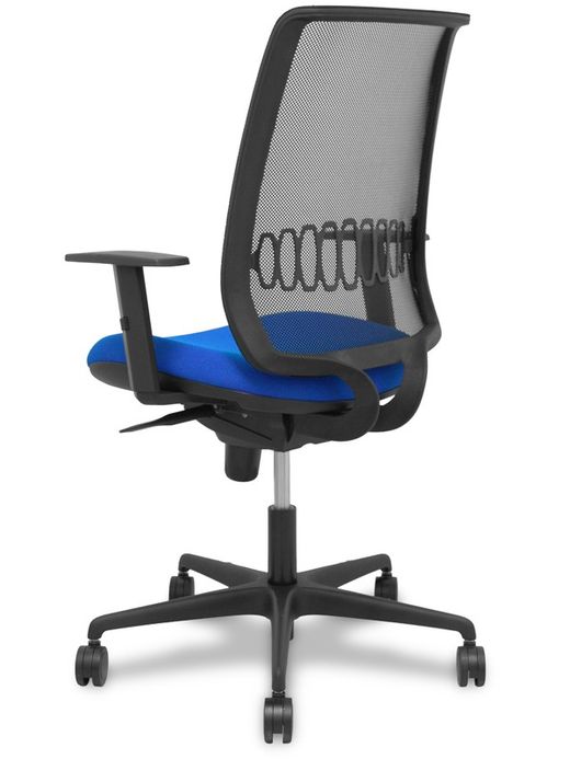 Modelo Alares - Silla de oficina ergonómica con mecanismo sincro, brazos regulables y ajustable en altura - Respaldo de malla transpirable en color negro y asiento tapizados en tejido BALI color azul.