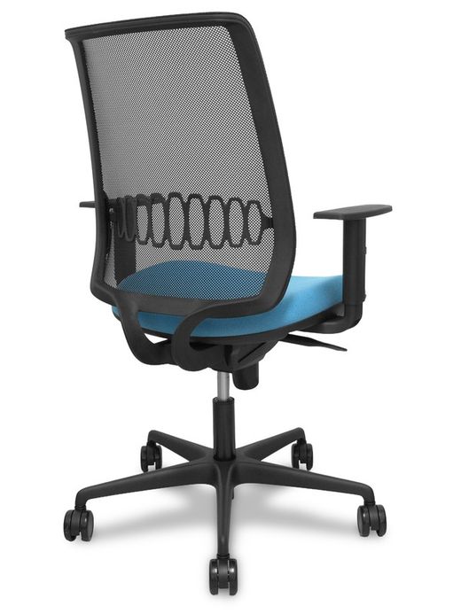 Modelo Alares - Silla de oficina ergonómica con mecanismo sincro, brazos regulables y ajustable en altura - Respaldo de malla transpirable en color negro y asiento tapizados en tejido BALI color azul cielo.