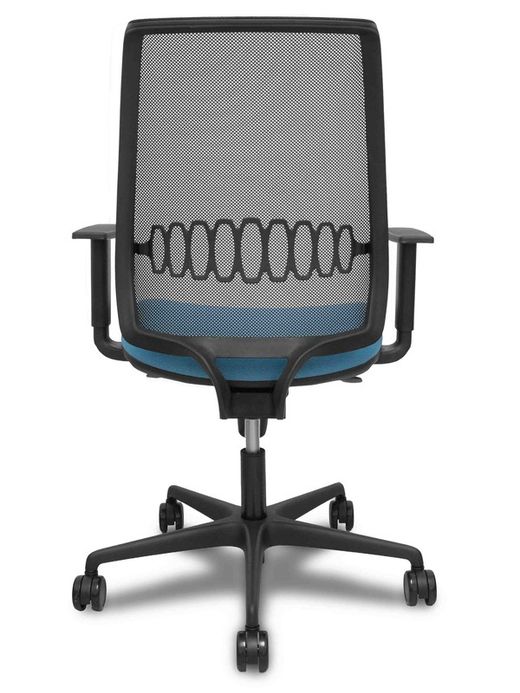 Modelo Alares - Silla de oficina ergonómica con mecanismo sincro, brazos regulables y ajustable en altura - Respaldo de malla transpirable en color negro y asiento tapizados en tejido BALI color azul cielo.