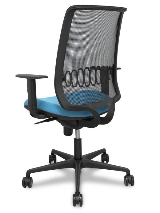 Modelo Alares - Silla de oficina ergonómica con mecanismo sincro, brazos regulables y ajustable en altura - Respaldo de malla transpirable en color negro y asiento tapizados en tejido BALI color azul cielo.
