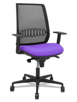Modelo Alares - Silla de oficina ergonómica con mecanismo sincro, brazos regulables y ajustable en altura - Respaldo de malla transpirable en color negro y asiento tapizados en tejido BALI color lila.