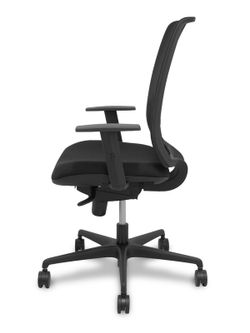 Modelo Alares - Silla de oficina ergonómica con mecanismo sincro, brazos regulables y ajustable en altura - Respaldo de malla transpirable en color negro y asiento tapizados en tejido BALI color negro