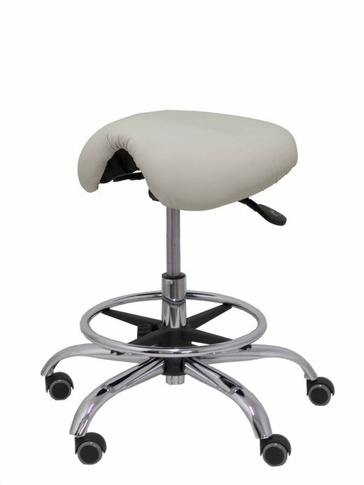Modelo Alatoz. Taburete clínico giratorio y ergonómico con asiento anatómico y regulable en altura (aro reposapiés cromado INCLUIDO)  Asiento tapizado en similpiel color gris claro (FÁCIL DE LIMPIAR)