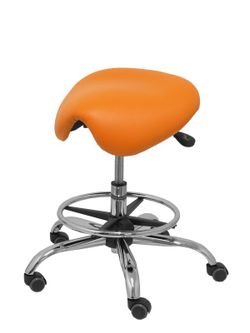Modelo Alatoz. Taburete clínico giratorio y ergonómico con asiento anatómico y regulable en altura (aro reposapiés cromado INCLUIDO)  Asiento tapizado en similpiel color naranja (FÁCIL DE LIMPIAR)