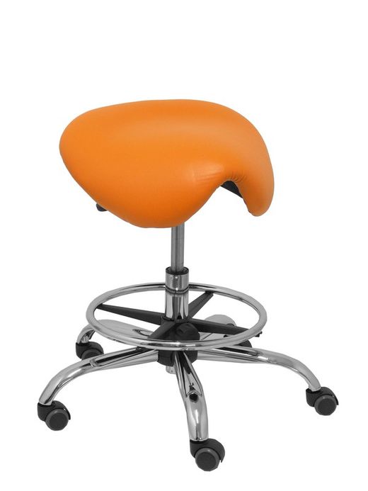 Modelo Alatoz. Taburete clínico giratorio y ergonómico con asiento anatómico y regulable en altura (aro reposapiés cromado INCLUIDO)  Asiento tapizado en similpiel color naranja (FÁCIL DE LIMPIAR)
