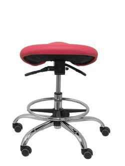 Modelo Alatoz. Taburete clínico giratorio y ergonómico con asiento anatómico y regulable en altura (aro reposapiés cromado INCLUIDO)  Asiento tapizado en similpiel color rosa (FÁCIL DE LIMPIAR)