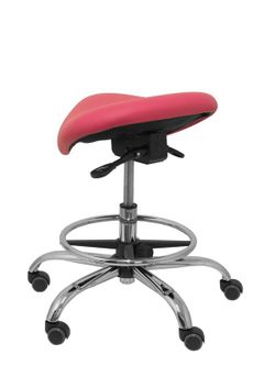 Modelo Alatoz. Taburete clínico giratorio y ergonómico con asiento anatómico y regulable en altura (aro reposapiés cromado INCLUIDO)  Asiento tapizado en similpiel color rosa (FÁCIL DE LIMPIAR)