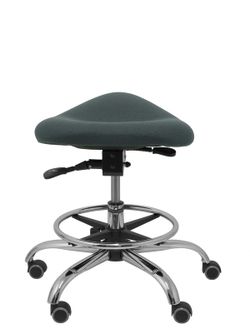 Modelo Alatoz. Taburete clínico giratorio y ergonómico con asiento anatómico y regulable en altura(aro reposapiés cromado INCLUIDO)  Asiento tapizado en tejido BALI color gris oscuro.