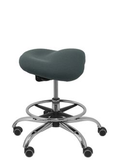 Modelo Alatoz. Taburete clínico giratorio y ergonómico con asiento anatómico y regulable en altura(aro reposapiés cromado INCLUIDO)  Asiento tapizado en tejido BALI color gris oscuro.