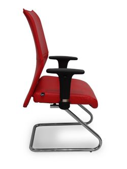 Modelo Albacete confidente patín. Sillón confidente ergonómico para visitas, con patín cromado. Asiento y respaldo tapizados en similpiel color rojo. Brazos regulables