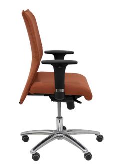 Modelo Albacete confidente - Sillón confidente ergonómico para visitas con mecanismo sincro y regulable en altura - Asiento y respaldo tapizados en tejido BALI color marrón