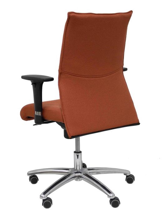 Modelo Albacete confidente - Sillón confidente ergonómico para visitas con mecanismo sincro y regulable en altura - Asiento y respaldo tapizados en tejido BALI color marrón