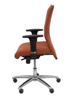 Modelo Albacete confidente - Sillón confidente ergonómico para visitas con mecanismo sincro y regulable en altura - Asiento y respaldo tapizados en tejido BALI color marrón