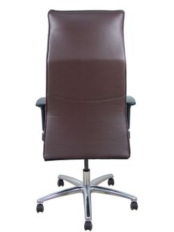 Modelo Albacete - Sillón de dirección ergonómico con mecanismo sincro y regulable en altura - Asiento y respaldo tapizados en similpiel color marrón oscuro.