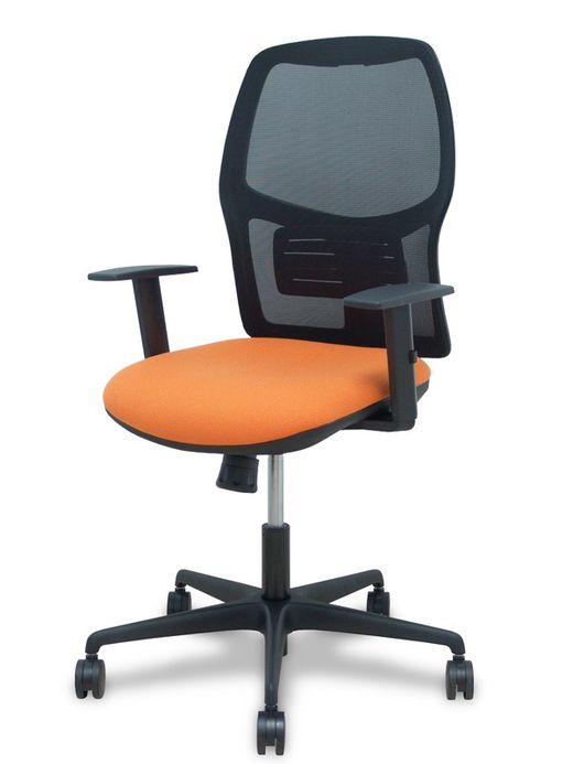 Modelo Alfera - Silla de oficina ergonómica con mecanismo sincro, brazos regulables y ajustable en altura - Respaldo de malla transpirable en color negro y asiento tapizados en tejido BALI color naranja.