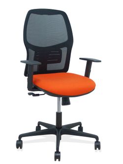 Modelo Alfera - Silla de oficina ergonómica con mecanismo sincro, brazos regulables y ajustable en altura - Respaldo de malla transpirable en color negro y asiento tapizados en tejido BALI color naranja oscuro.