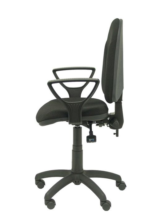 Modelo Algarra - Silla de oficina ergonómica con mecanismo asincro y regulable en altura - Asiento y respaldo tapizados en tejido BALI color negro. Espuma con forma anatómica. Brazos fijos incorporados de serie.