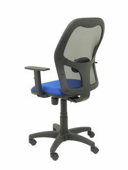 Modelo Alocén - Silla de oficina ergonómica con mecanismo sincro, brazos regulables y ajustable en altura - Respaldo de malla transpirable en color negro y asiento tapizados en tejido BALI color azul