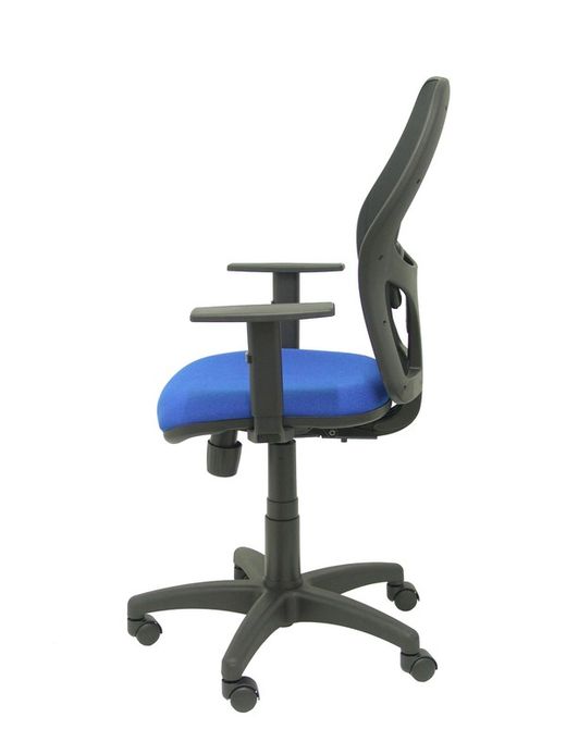 Modelo Alocén - Silla de oficina ergonómica con mecanismo sincro, brazos regulables y ajustable en altura - Respaldo de malla transpirable en color negro y asiento tapizados en tejido BALI color azul