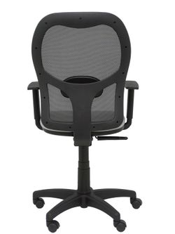 Modelo Alocén - Silla de oficina ergonómica con mecanismo sincro, brazos regulables y ajustable en altura - Respaldo de malla transpirable en color negro y asiento tapizados en tejido BALI color gris claro.