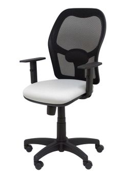 Modelo Alocén - Silla de oficina ergonómica con mecanismo sincro, brazos regulables y ajustable en altura - Respaldo de malla transpirable en color negro y asiento tapizados en tejido BALI color gris claro.