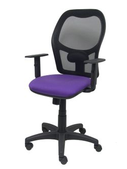 Modelo Alocén - Silla de oficina ergonómica con mecanismo sincro, brazos regulables y ajustable en altura - Respaldo de malla transpirable en color negro y asiento tapizados en tejido BALI color lila.
