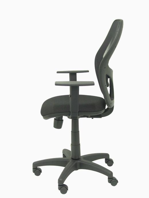 Modelo Alocén - Silla de oficina ergonómica con mecanismo sincro, brazos regulables y ajustable en altura - Respaldo de malla transpirable en color negro y asiento tapizados en tejido BALI color negro
