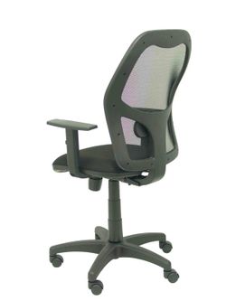 Modelo Alocén - Silla de oficina ergonómica con mecanismo sincro, brazos regulables y ajustable en altura - Respaldo de malla transpirable en color negro y asiento tapizados en tejido BALI color negro