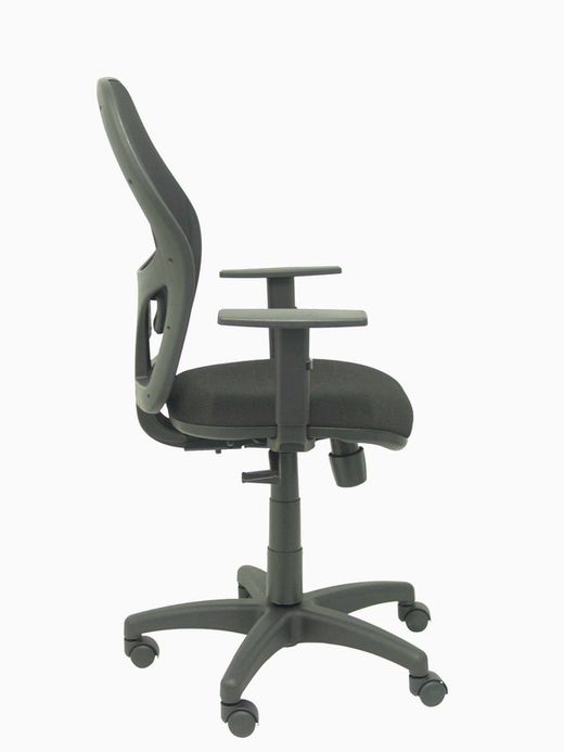 Modelo Alocén - Silla de oficina ergonómica con mecanismo sincro, brazos regulables y ajustable en altura - Respaldo de malla transpirable en color negro y asiento tapizados en tejido BALI color negro