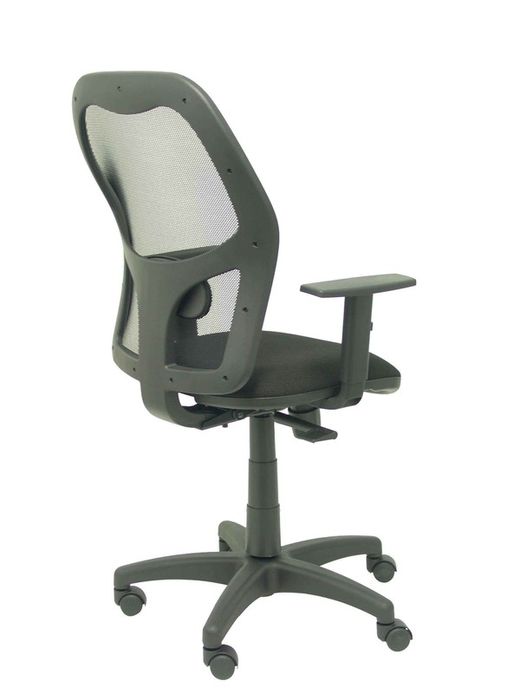 Modelo Alocén - Silla de oficina ergonómica con mecanismo sincro, brazos regulables y ajustable en altura - Respaldo de malla transpirable en color negro y asiento tapizados en tejido BALI color negro