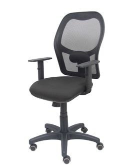 Modelo Alocén - Silla de oficina ergonómica con mecanismo sincro, brazos regulables y ajustable en altura - Respaldo de malla transpirable en color negro y asiento tapizados en tejido BALI color negro. Ruedas con rodamiento de goma.