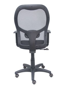 Modelo Alocén - Silla de oficina ergonómica con mecanismo sincro, brazos regulables y ajustable en altura - Respaldo de malla transpirable en color negro y asiento tapizados en tejido BALI color negro. Ruedas con rodamiento de goma.