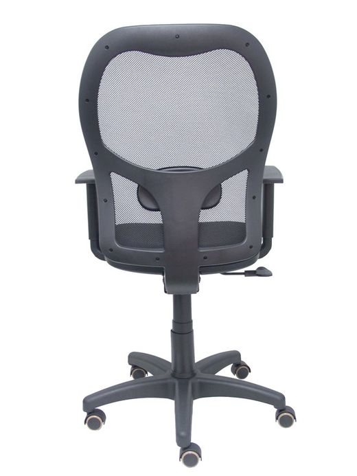Modelo Alocén - Silla de oficina ergonómica con mecanismo sincro, brazos regulables y ajustable en altura - Respaldo de malla transpirable en color negro y asiento tapizados en tejido BALI color negro. Ruedas con rodamiento de goma.