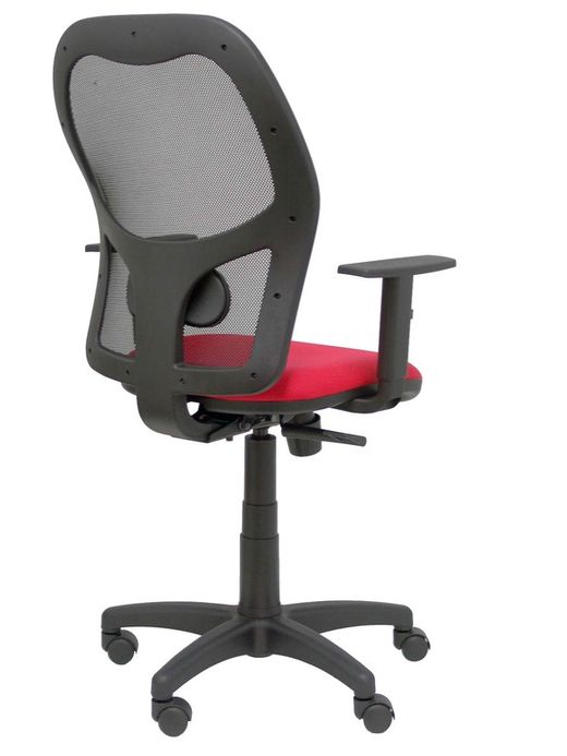 Modelo Alocén - Silla de oficina ergonómica con mecanismo sincro, brazos regulables y ajustable en altura - Respaldo de malla transpirable en color negro y asiento tapizados en tejido BALI color rojo.
