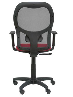 Modelo Alocén - Silla de oficina ergonómica con mecanismo sincro, brazos regulables y ajustable en altura - Respaldo de malla transpirable en color negro y asiento tapizados en tejido BALI color rojo.