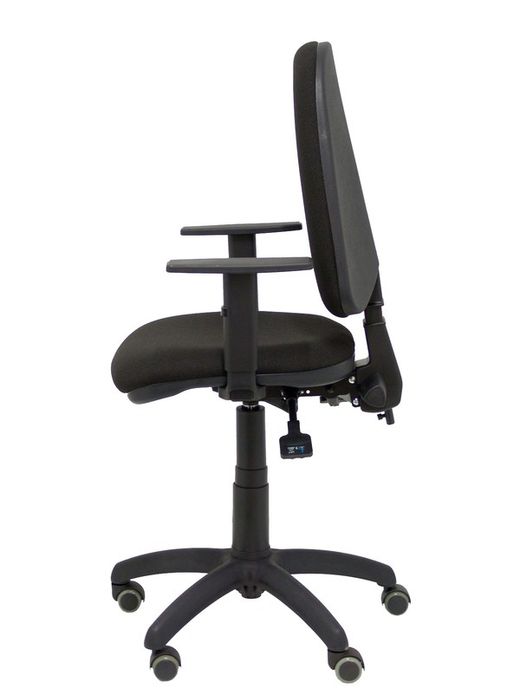 Modelo Ayna S - Silla de oficina ergonómica con mecanismo asincro y regulable en altura - Asiento y respaldo tapizados en tejido BALI color negro. Brazos regulables en altura.