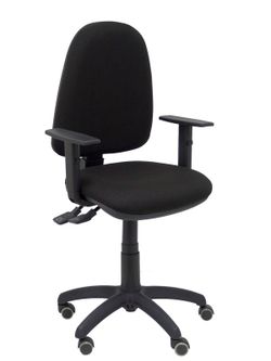 Modelo Ayna S - Silla de oficina ergonómica con mecanismo asincro y regulable en altura - Asiento y respaldo tapizados en tejido BALI color negro. Brazos regulables en altura.