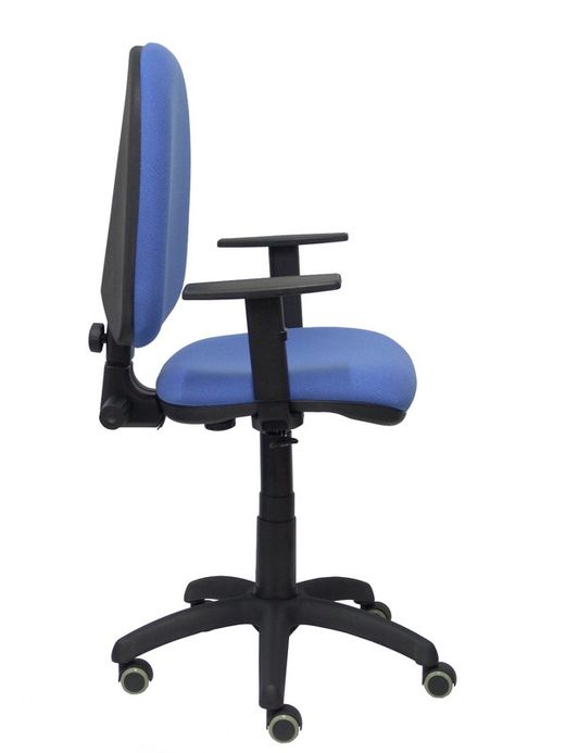 Modelo Ayna - Silla de oficina ergonómica con mecanismo de contacto permanente, regulable en altura y ruedas de parqué - Asiento y respaldo tapizados en tejido BALI color azul claro (BRAZOS REGULABLES EN ALTURA)