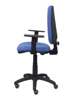 Modelo Ayna - Silla de oficina ergonómica con mecanismo de contacto permanente, regulable en altura y ruedas de parqué - Asiento y respaldo tapizados en tejido BALI color azul claro (BRAZOS REGULABLES EN ALTURA)