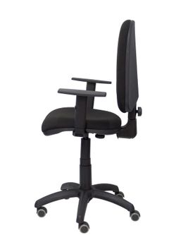Modelo Ayna - Silla de oficina ergonómica con mecanismo de contacto permanente, regulable en altura y ruedas de parqué - Asiento y respaldo tapizados en tejido BALI color negro (BRAZOS REGULABLES EN ALTURA)