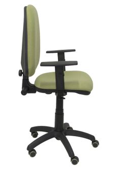 Modelo Ayna - Silla de oficina ergonómica con mecanismo de contacto permanente, regulable en altura y ruedas de parqué - Asiento y respaldo tapizados en tejido BALI color verde oliva (BRAZOS REGULABLES EN ALTURA)