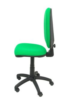 Modelo Ayna  Silla de oficina ergonómica con mecanismo de contacto permanente y regulable en altura  Asiento y respaldo tapizados en tejido BALI color verde